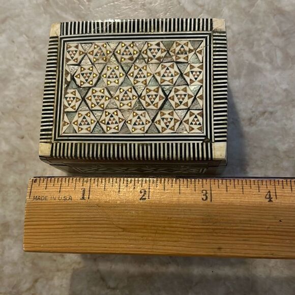 Vintage Small Wooden Box - Picture 8 of 8